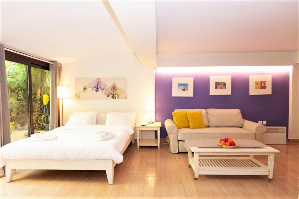 Beautiful House With Private Garden In Voula Apartment